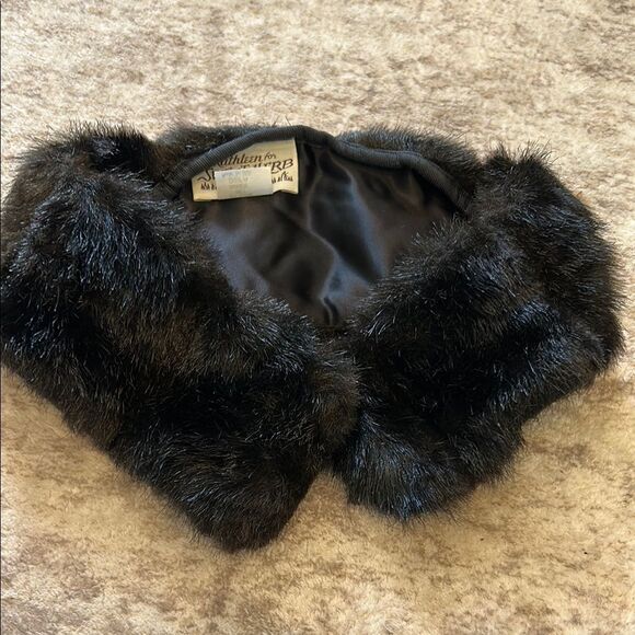 Kathleen for sweet herb, Black Faux Fur Collar - Picture 1 of 6